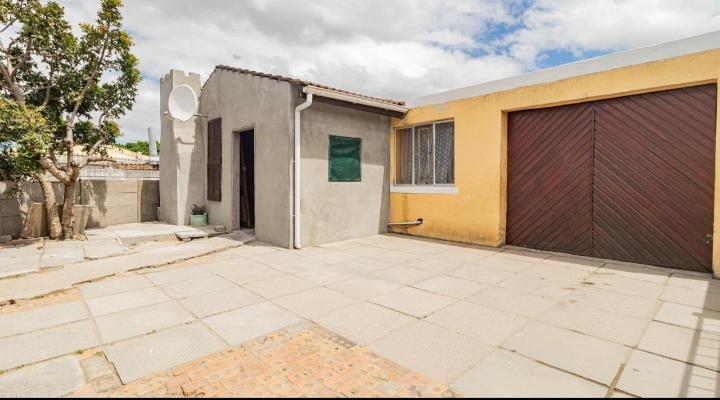 Spacious Township Stand